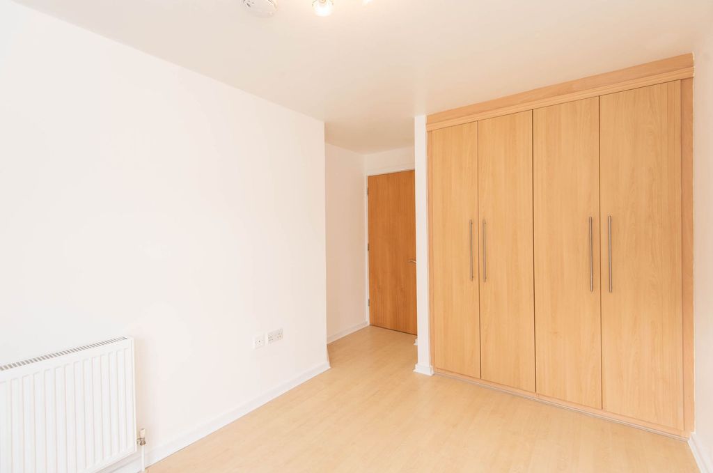 Additional image 10 of 2 bed flat for saleCamlough Walk, Chesterfield S41