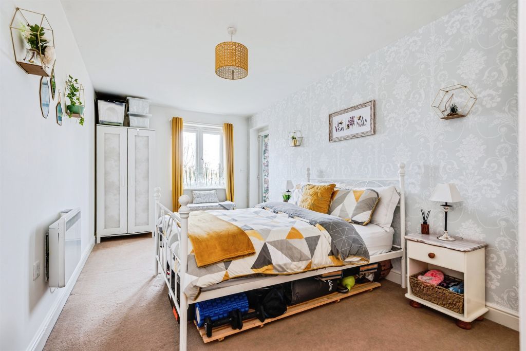 Additional image 8 of 2 bed flat for saleThornhill Close, Carterton OX18