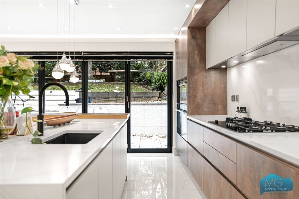 Additional image 11 of 6 bed detached house for saleWylo Drive, Arkley, Barnet EN5