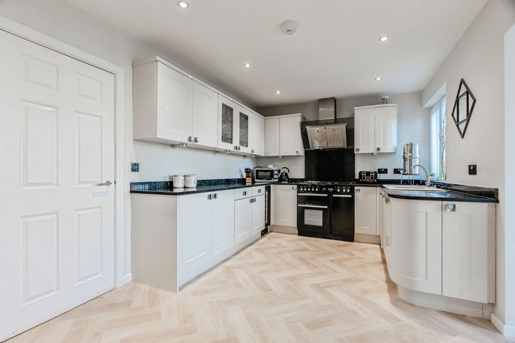 Additional image 8 of 5 bed bungalow for saleGlenborough Avenue, Bacup, Lancashire OL13