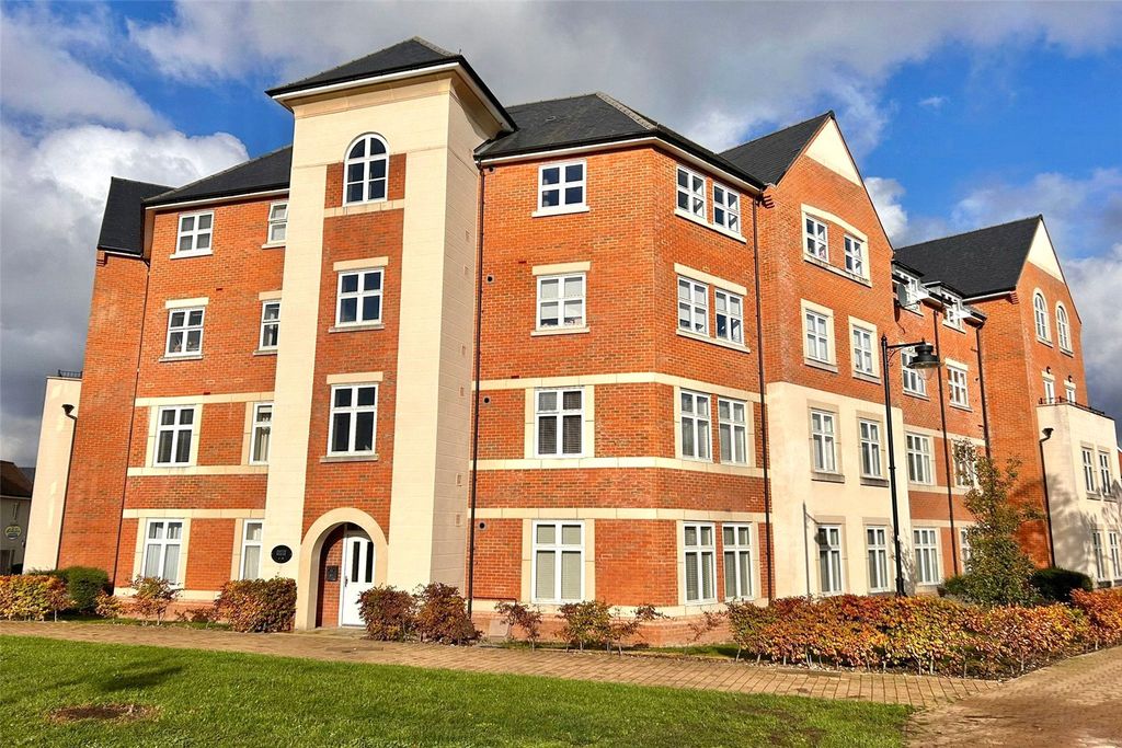 2 bed flat for saleBurke Place, Wellesley, Aldershot, Hampshire GU11