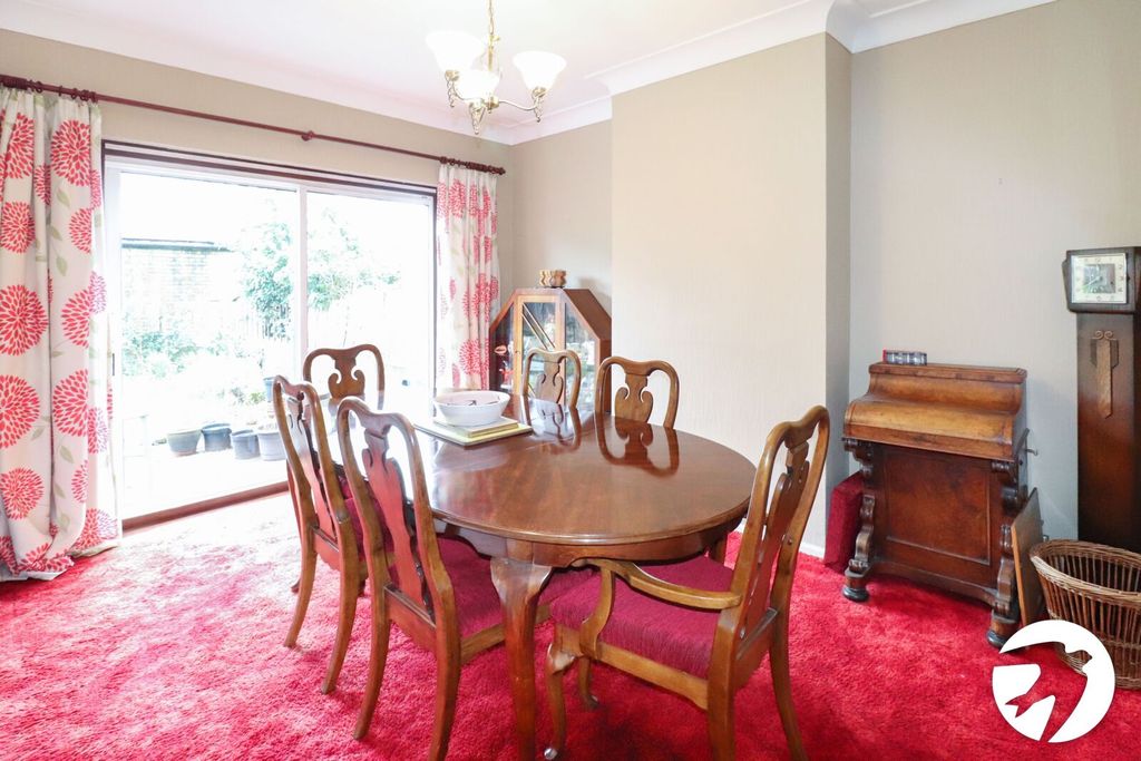 3 bed semi-detached house for saleParsonage Manorway, Belvedere, Kent DA17 photo 4