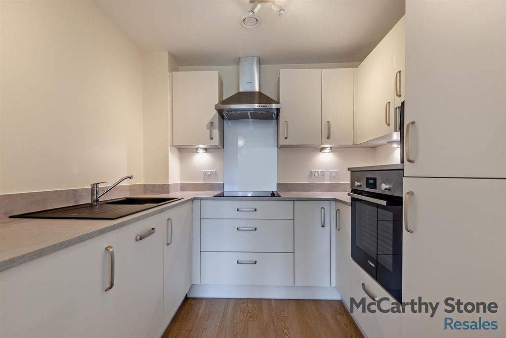 Additional image 4 of 2 bed flat for saleQueen Elizabeth Place, Orchard Lane, Alton GU34