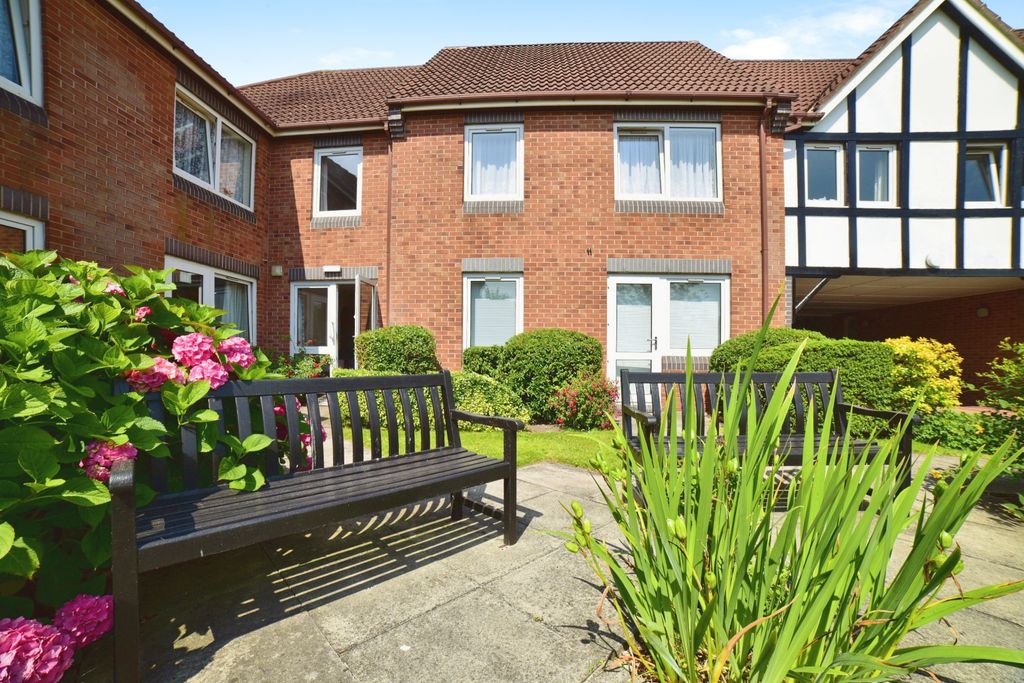 Additional image 13 of 2 bed flat for saleHaldenby Court, Swanland HU14