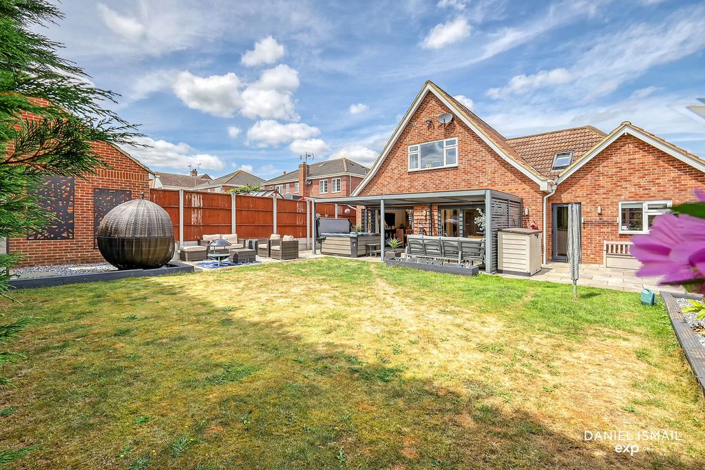 Additional image 34 of 5 bed detached house for saleGreat Berry Lane, Langdon Hills, Basildon SS16
