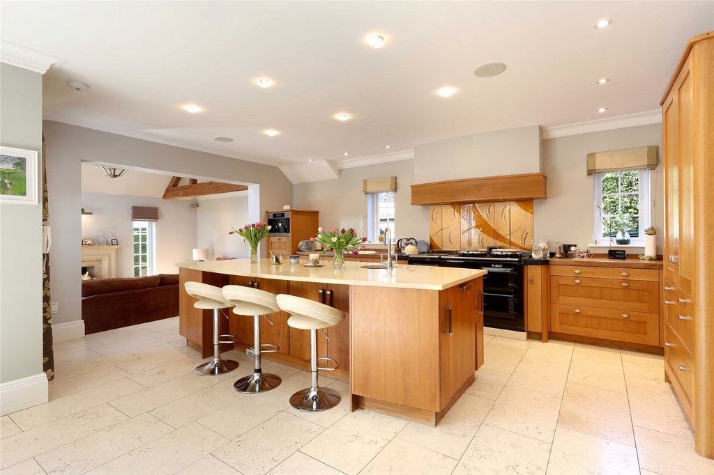 Additional image 4 of 6 bed detached house for salePenn Road, Beaconsfield, Buckinghamshire HP9