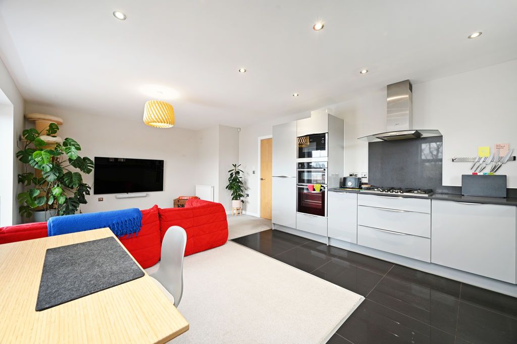 2 bed flat for saleLime Tree House, Hunters Walk, Chesterfield S40 photo 2