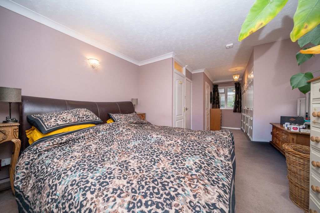 Additional image 12 of 5 bed detached house for saleFieldway, Berkhamsted HP4