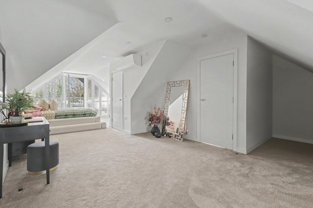 Additional image 19 of 5 bed detached house for saleRayleigh Road, Benfleet SS7
