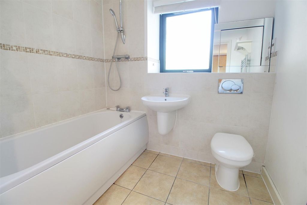 Additional image 10 of 2 bed flat for saleBirtchnell Close, Berkhamsted HP4