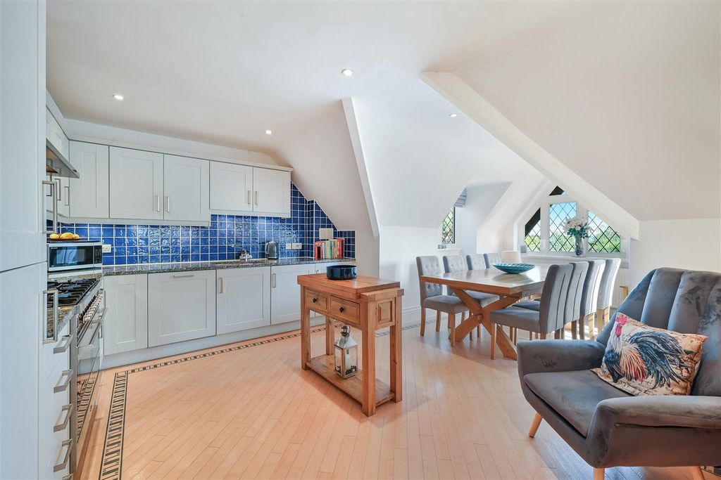 Additional image 10 of 2 bed flat for saleHolly Hill Park, Banstead SM7