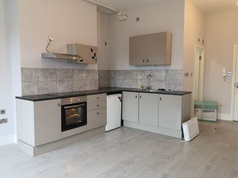 195 Urmston Lane, Manchester M32, Studio to rent