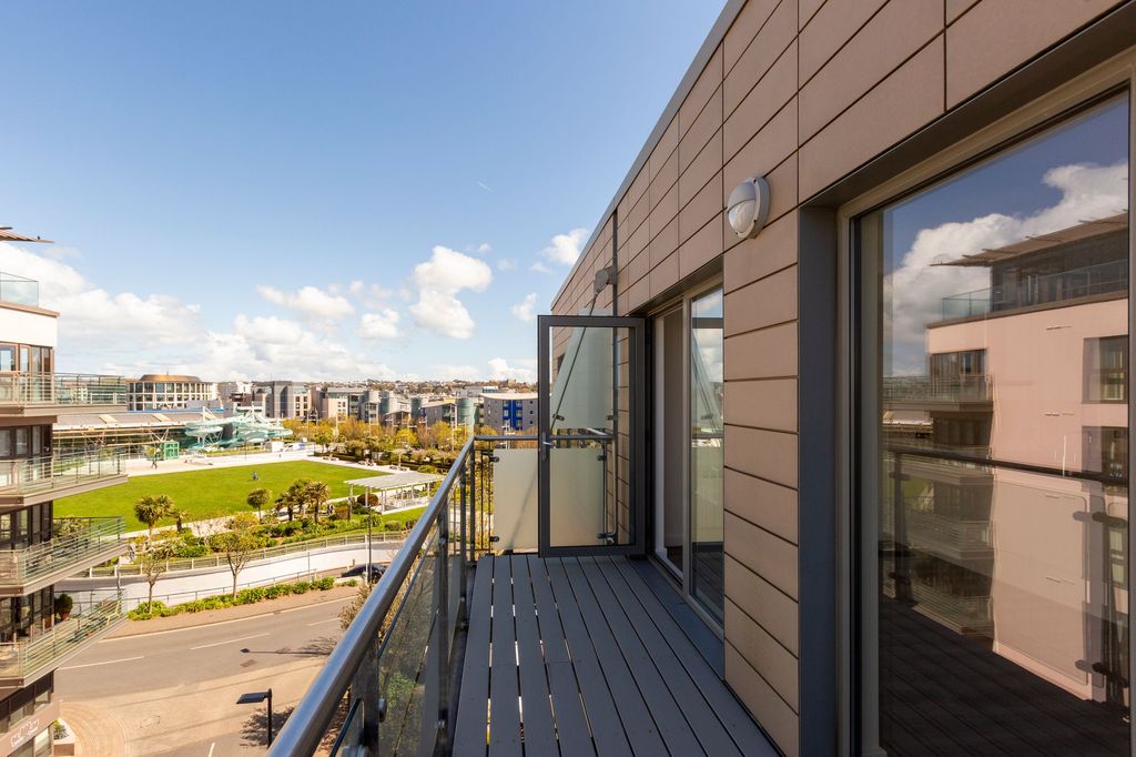 Additional image 8 of 2 bed flat for sale30 Harbour Reach, St Helier JE2