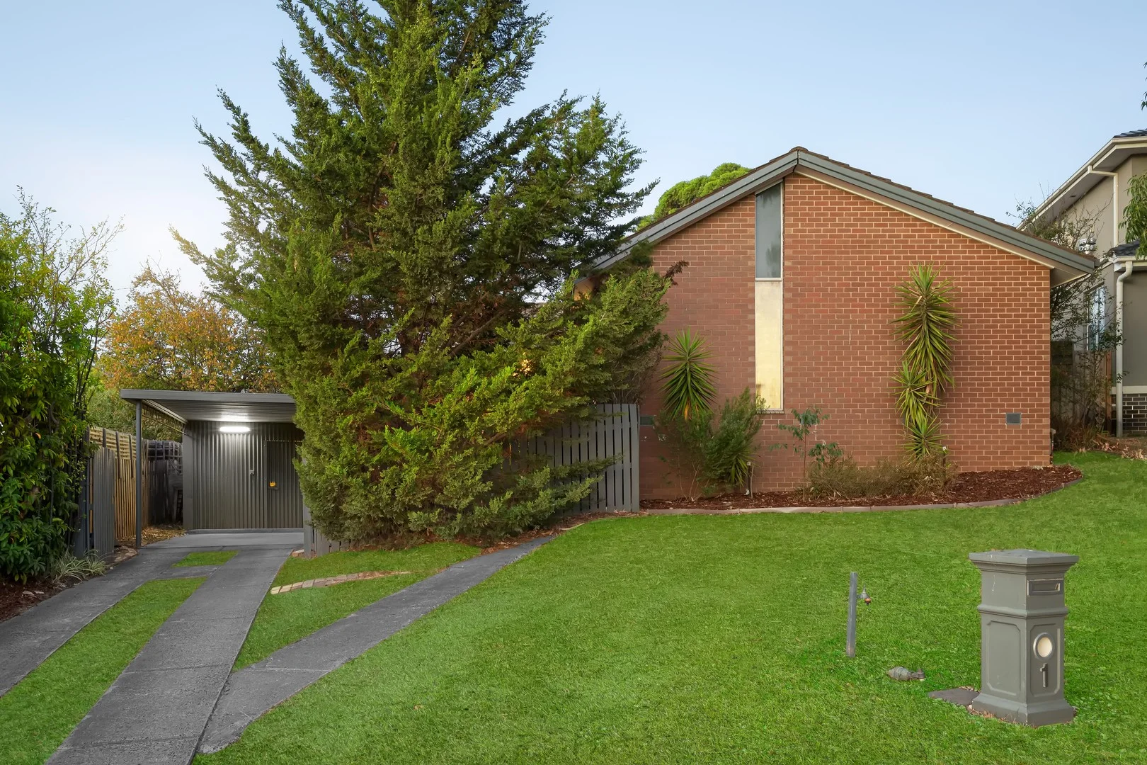1 Debra Court, Yallambie VIC 3085