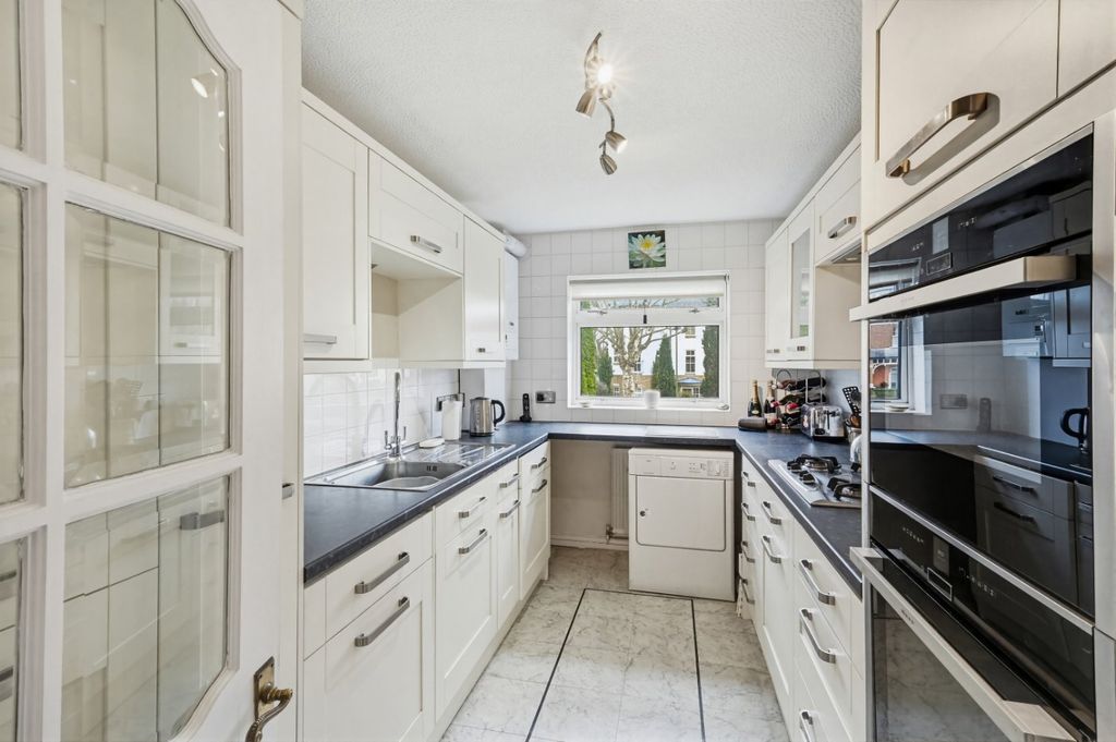 Additional image 3 of 2 bed flat for saleOverbury Avenue, Beckenham BR3