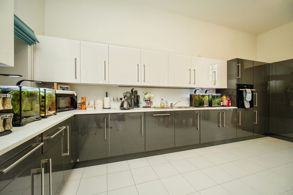 Additional image 7 of 2 bed flat for saleHospital Hill, Aldershot GU11