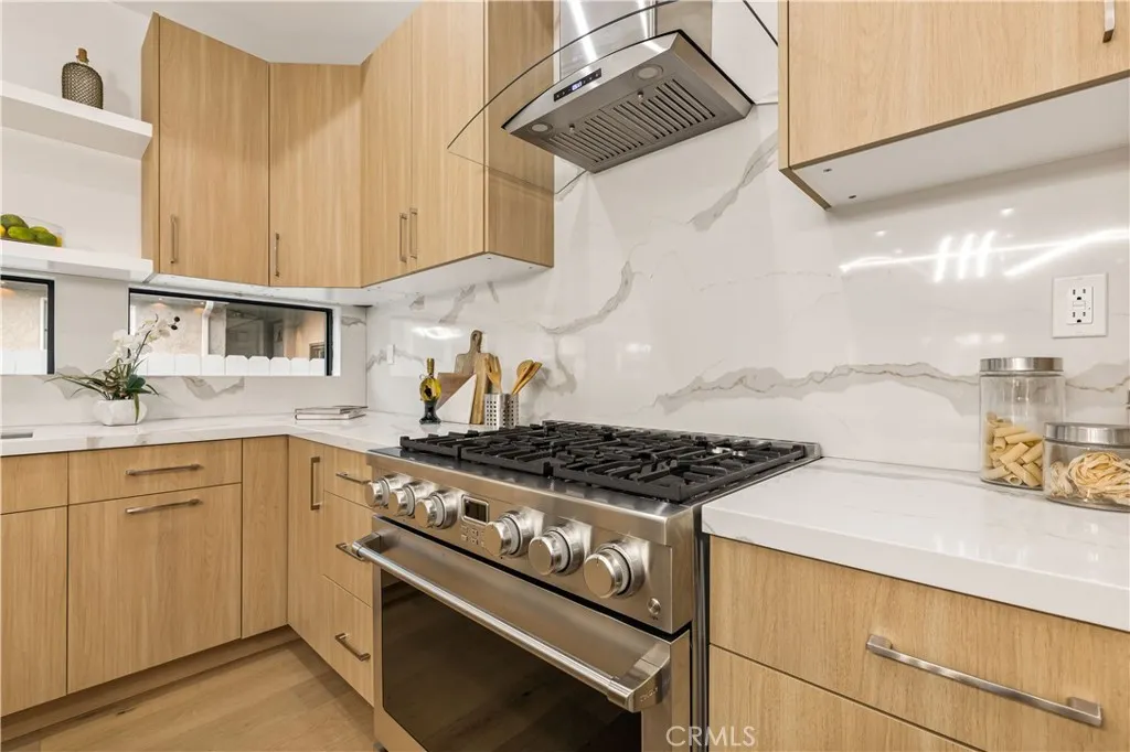 Additional image 17 of 1170 S Lucerne Blvd, Los Angeles, CA 90019