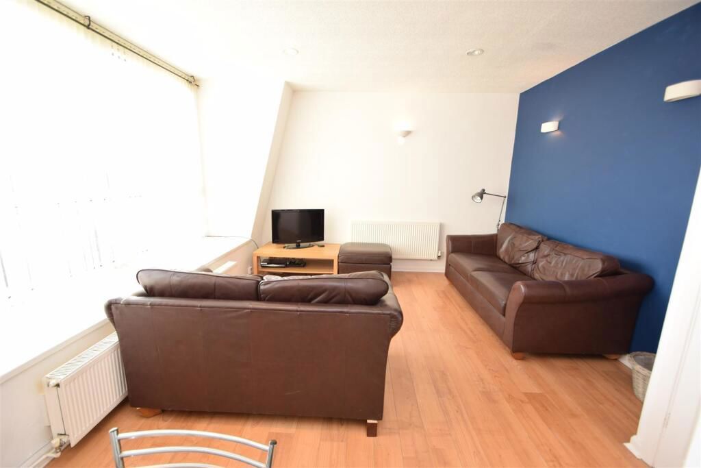 Additional image 2 of 2 bed flat for salePensby Road, Heswall, Wirral CH60