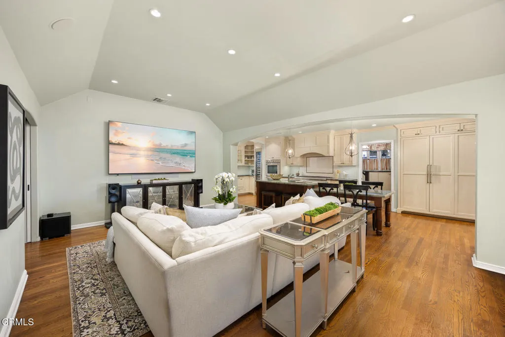 Additional image 20 of 555 Meadow Grove Street, La Canada Flintridge, CA 91011