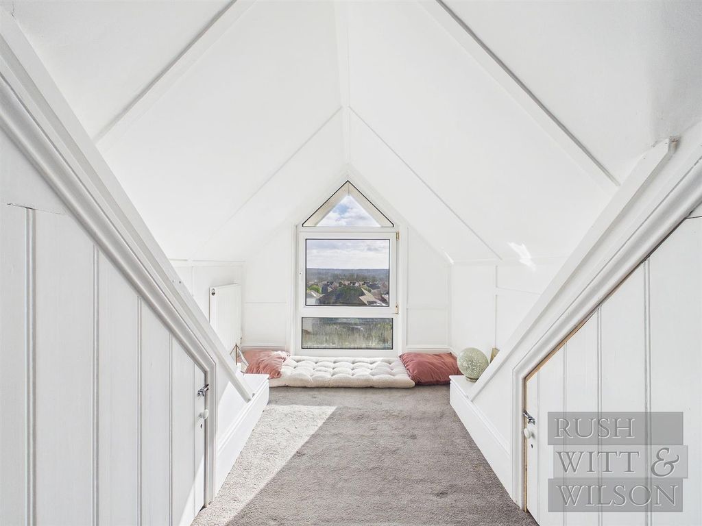 2 bed flat for saleTollgates, Battle TN33 photo 4