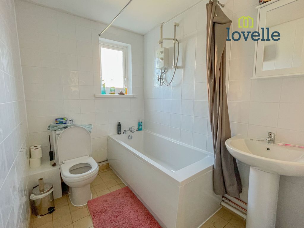 Additional image 3 of 2 bed flat for salePinewood Crescent, Grimsby DN33