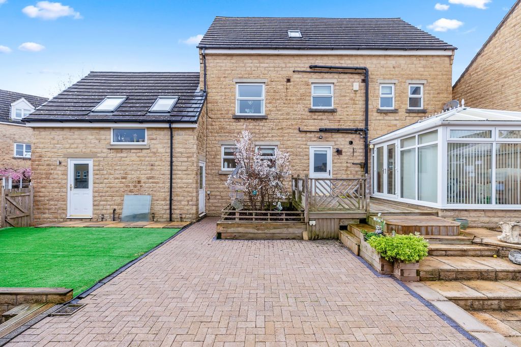 Additional image 10 of 6 bed detached house for saleAgincourt Drive, Bingley, West Yorkshire BD16