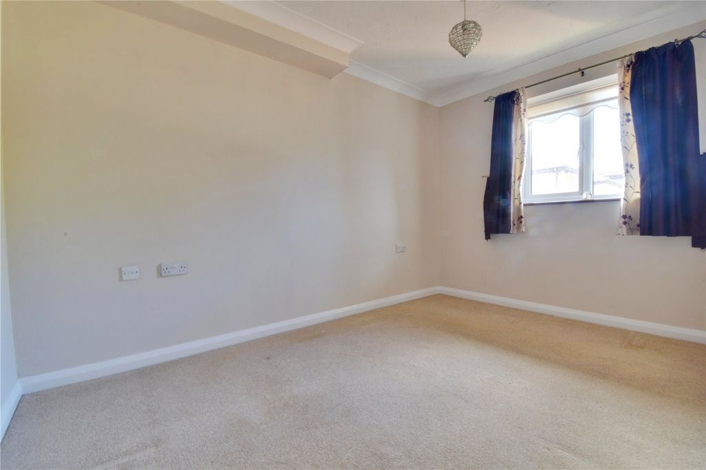Additional image 5 of 1 bed flat for saleThe Crescent, Abbots Langley, Hertfordshire WD5
