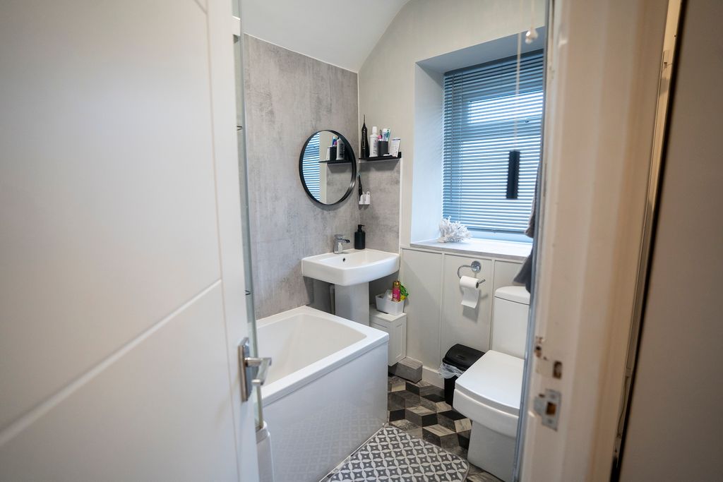 Additional image 8 of 3 bed flat for saleHigh Street, Llangefni LL77