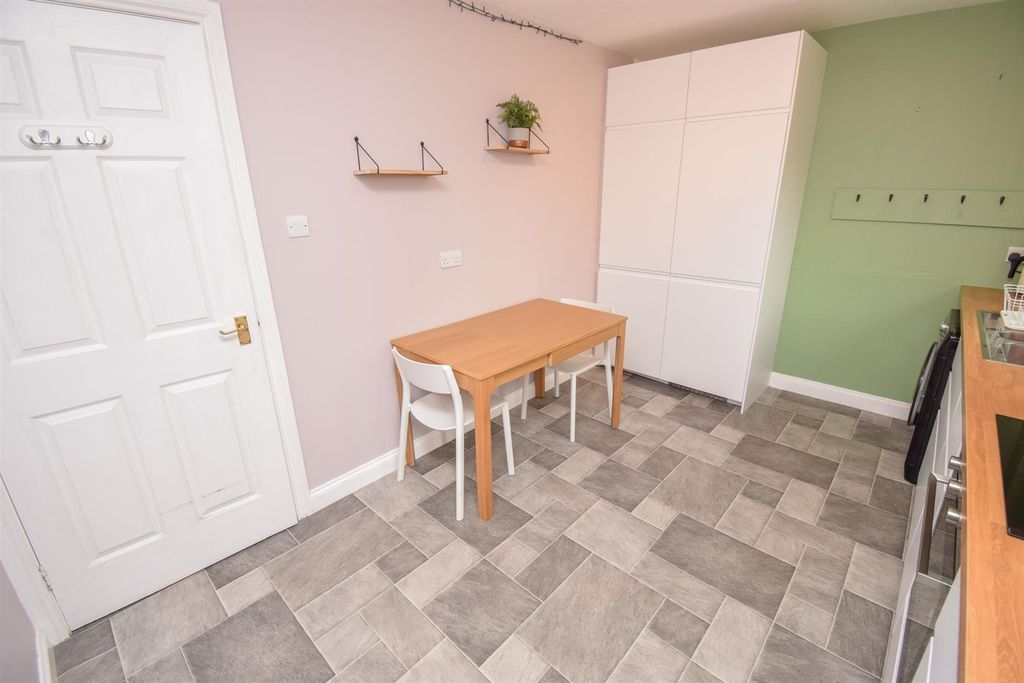 Additional image 3 of 2 bed flat for sale17 Springfield Gardens, Inverness IV3