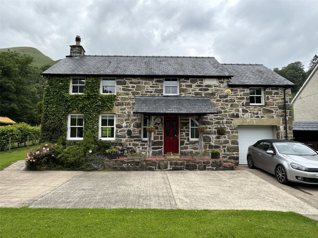 3 bed detached house for saleLlanymawddwy, Machynlleth, Gwynedd SY20