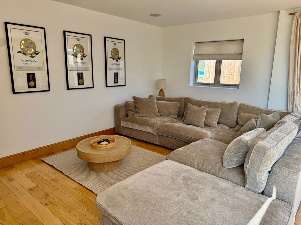 Additional image 9 of 4 bed barn conversion for saleHigh Street, Castle Donington DE74