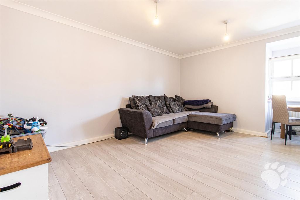 Additional image 5 of 2 bed flat for saleHandleys Court, Noak Bridge SS15