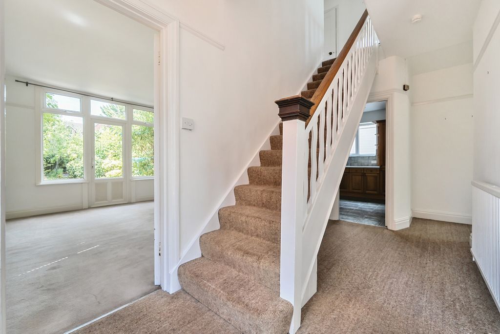 Additional image 20 of 6 bed detached house for saleNorthcourt Avenue, Reading, Berkshire RG2