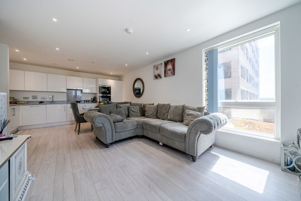Additional image 4 of 3 bed flat for saleRegal Walk, Bexleyheath DA6