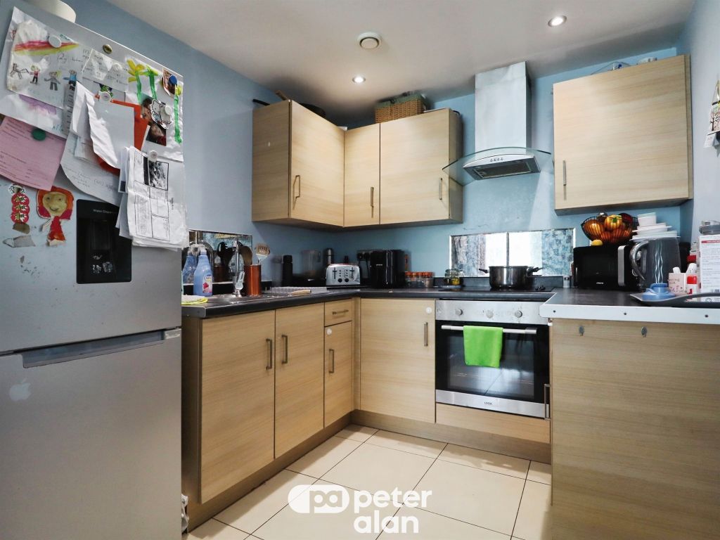 2 bed flat for saleNewport Road, Cardiff CF24 photo 5