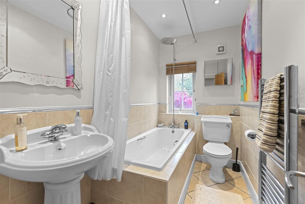 Additional image 11 of 3 bed flat for salePrince Albert Drive, Ascot SL5