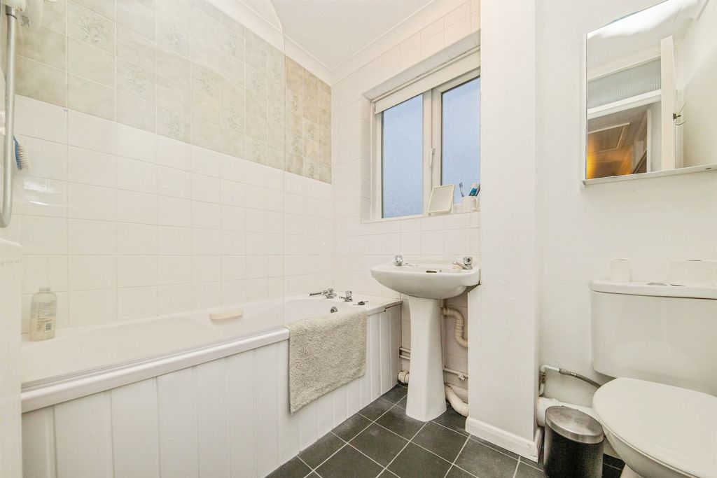 Additional image 7 of 2 bed flat for saleChurchman Close, Melton, Woodbridge IP12