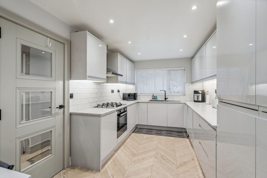 Additional image 8 of 5 bed terraced house for saleAlva Way, Carpenders Park, Watford WD19