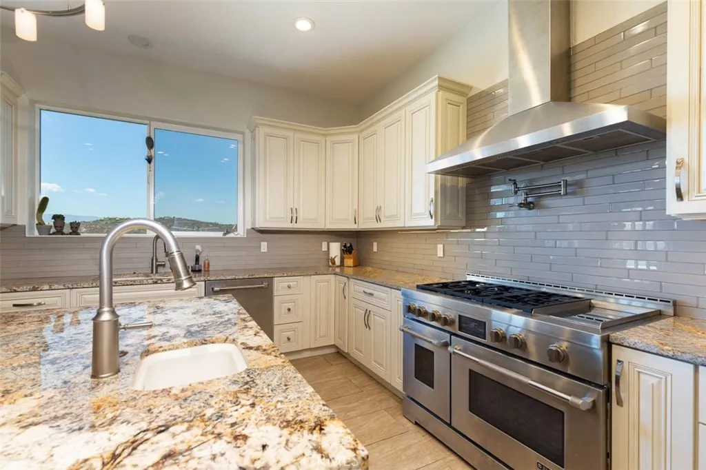 Additional image 10 of 2260 Panoramic Way, Vista, CA 92084