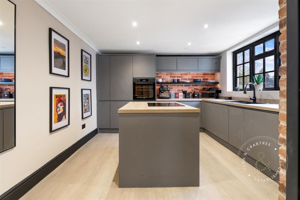 Additional image 23 of 2 bed flat for saleYr Hen Dy, The Cathedral Green, Llandaff, Cardiff CF5
