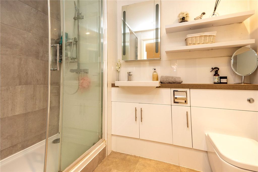 Additional image 8 of 2 bed flat for saleHigh Street, Berkhamsted HP4