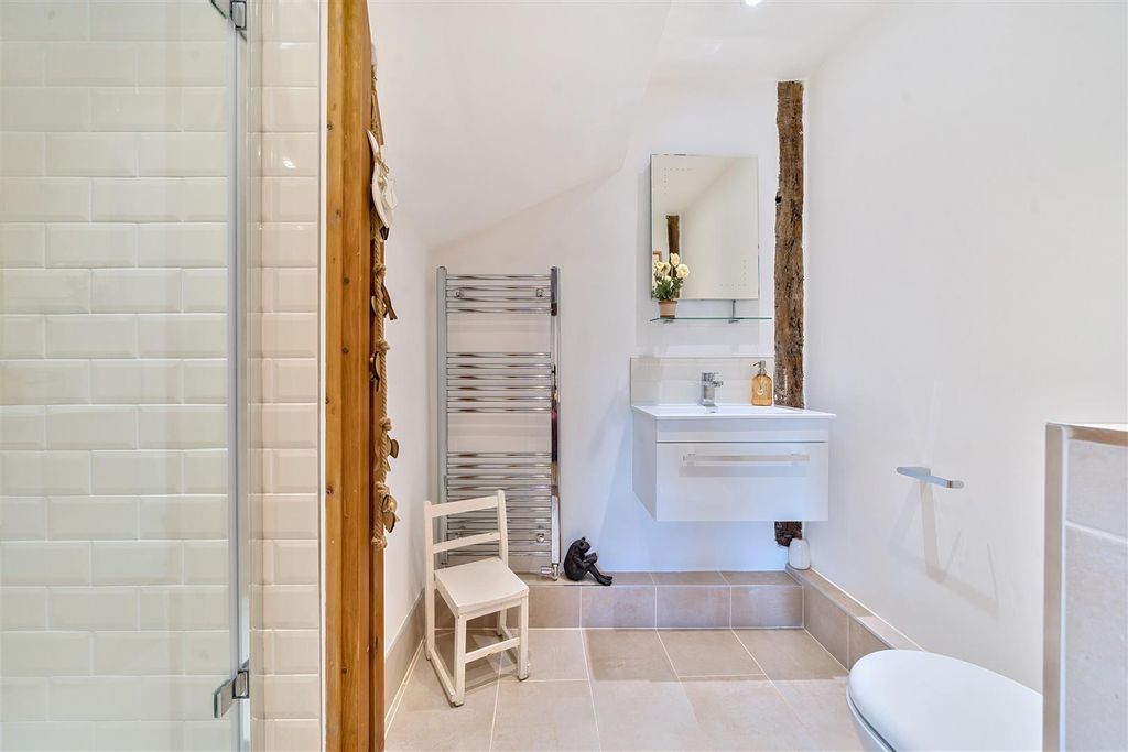 3 bed barn conversion for saleThe Potato Barn, Raans Road, Amersham HP6 photo 5