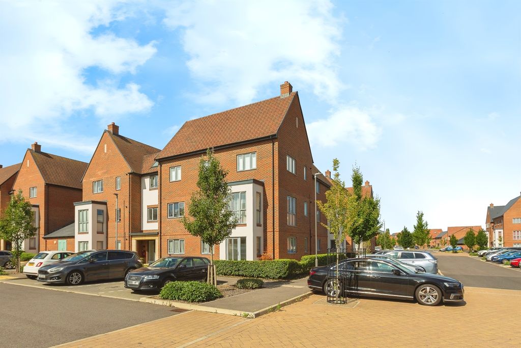 Additional image 12 of 2 bed flat for salePurssell Road, Weston Turville, Aylesbury HP22