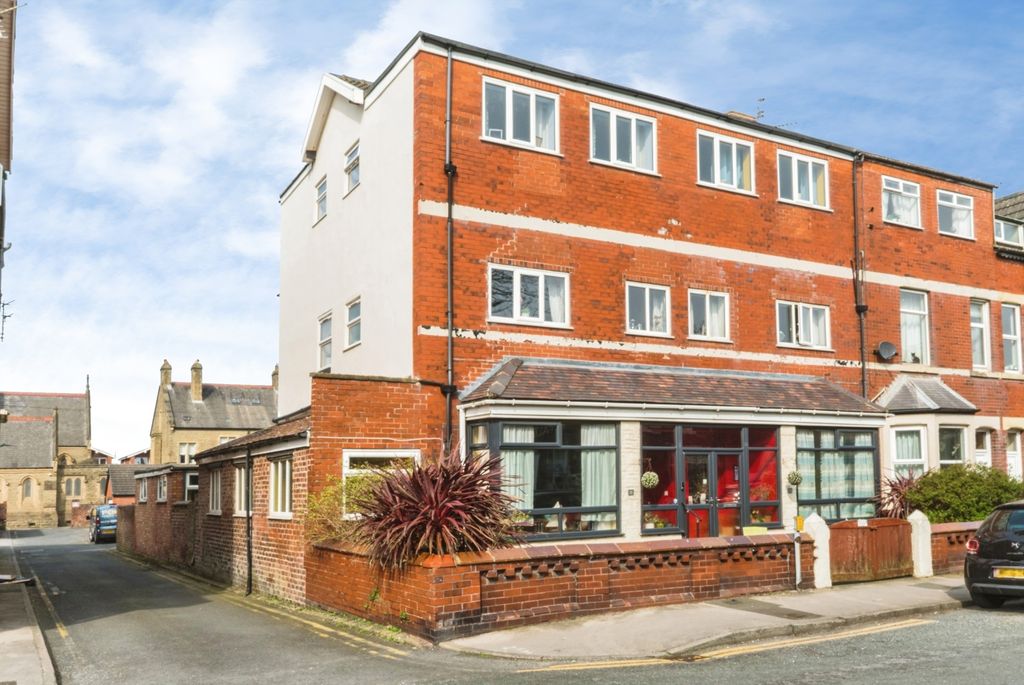 8 bed end terrace house for saleSt. Albans Road, Lytham St Annes, Lancashire, England FY8