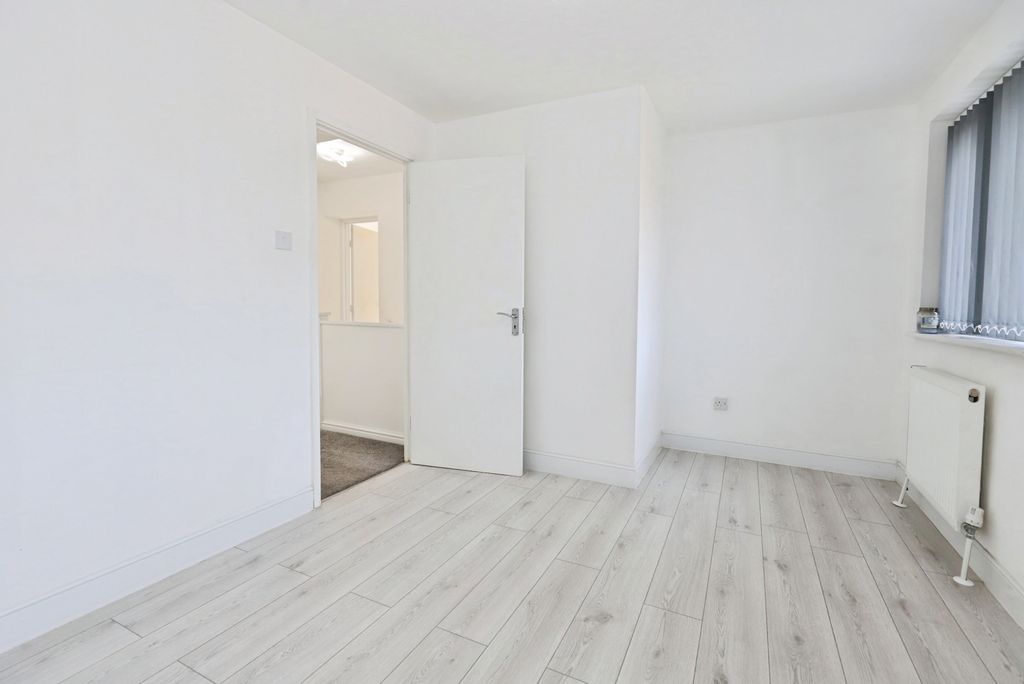 Additional image 17 of 4 bed semi-detached house for saleSheaves Close, Bilston, West Midlands WV14