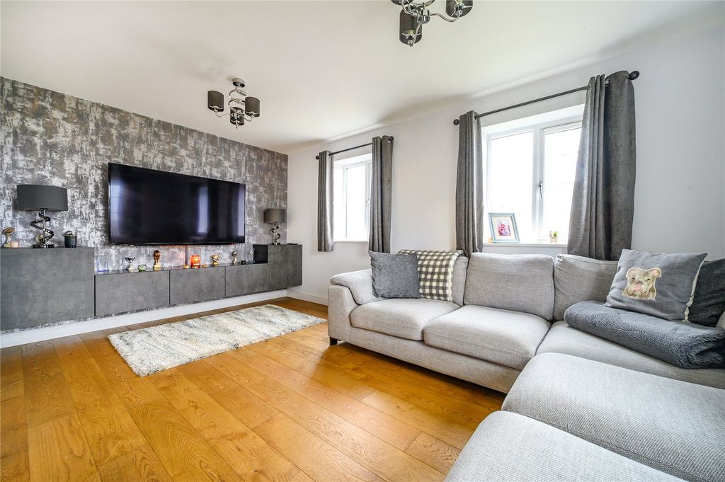 Additional image 2 of 3 bed semi-detached house for saleOakwell Croft, Batley, West Yorkshire WF17