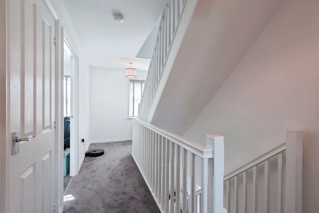 Additional image 14 of 5 bed town house for saleWalton Grove, Biggleswade, Bedfordshire SG18