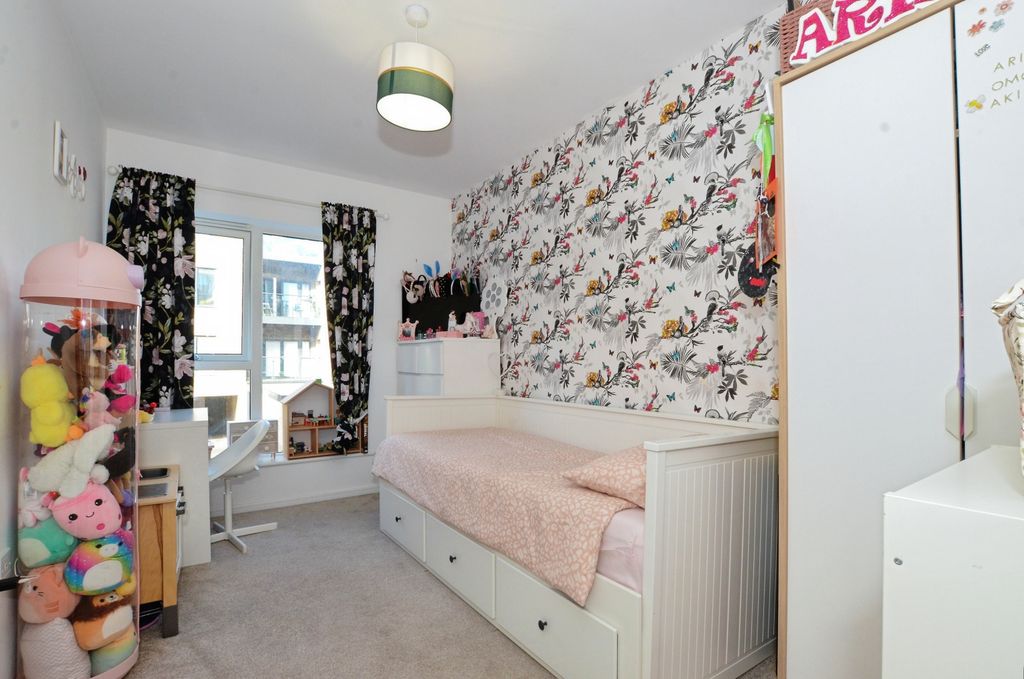 Additional image 8 of 2 bed flat for saleBucknall Place, Watford WD19