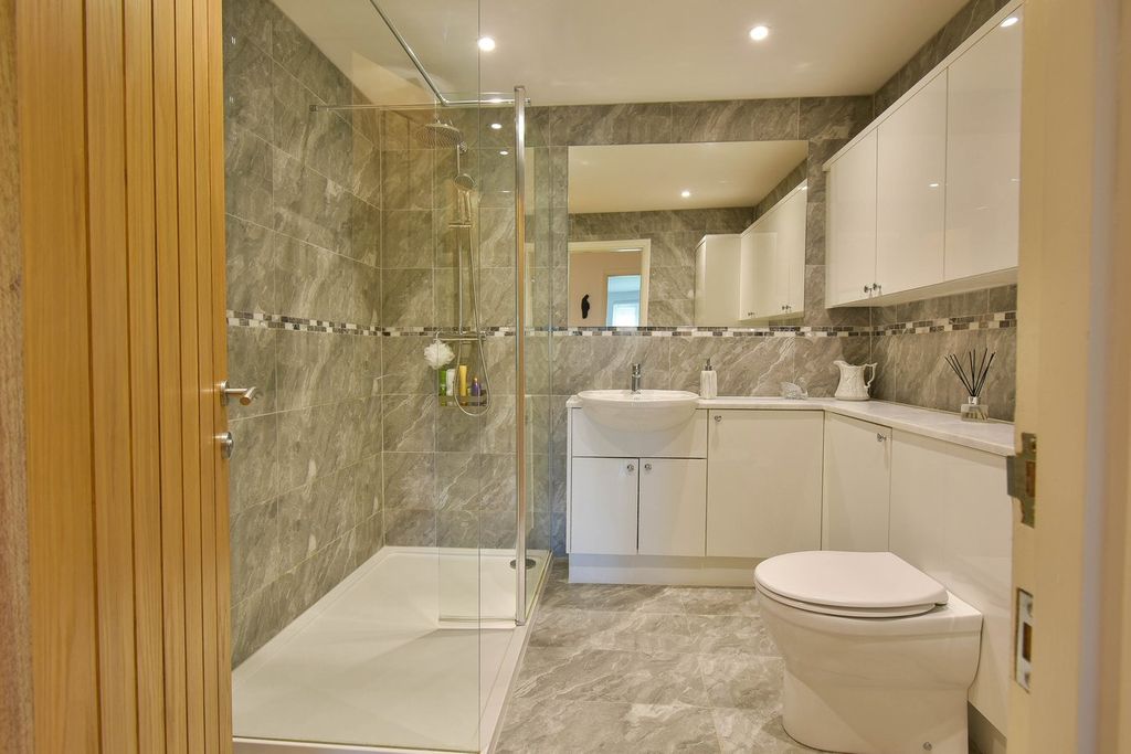 Additional image 9 of 3 bed flat for saleWest Parade, Bexhill-On-Sea TN39