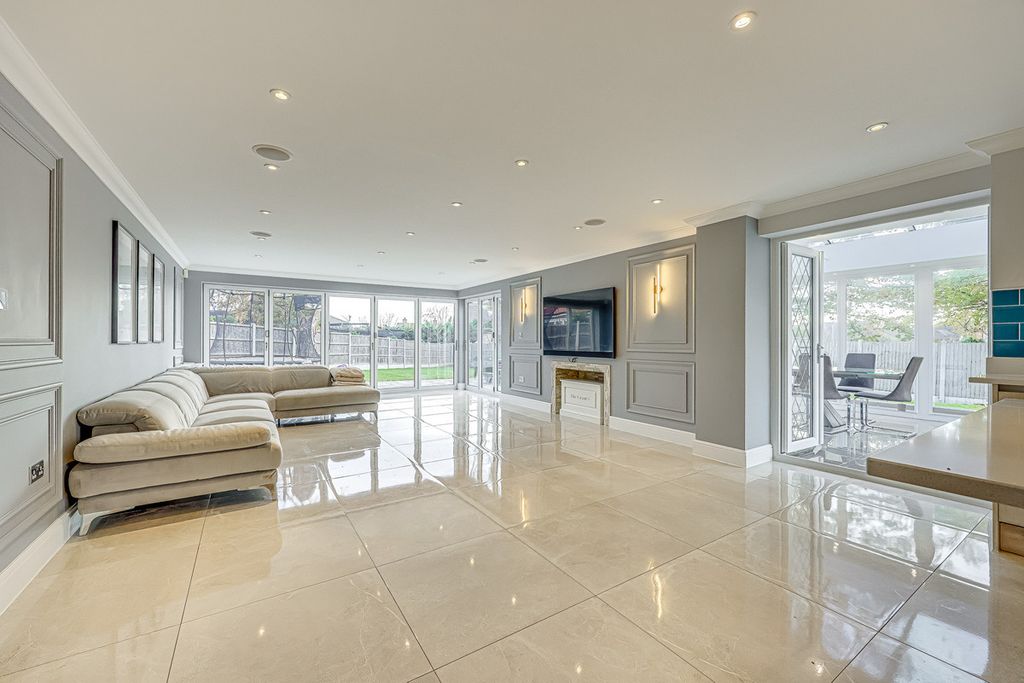 Additional image 4 of 5 bed detached house for saleSwale Road, Benfleet SS7